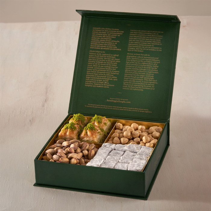 Karakoy Gulluoglu Premium Mini Christmas Box (600 gr)